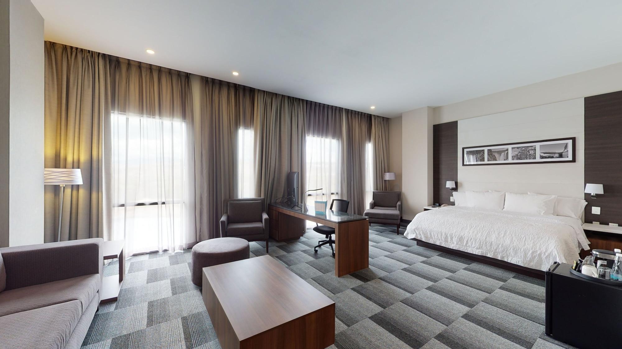 Hampton Inn And Suites San Luis Potosi Slp ภายนอก รูปภาพ