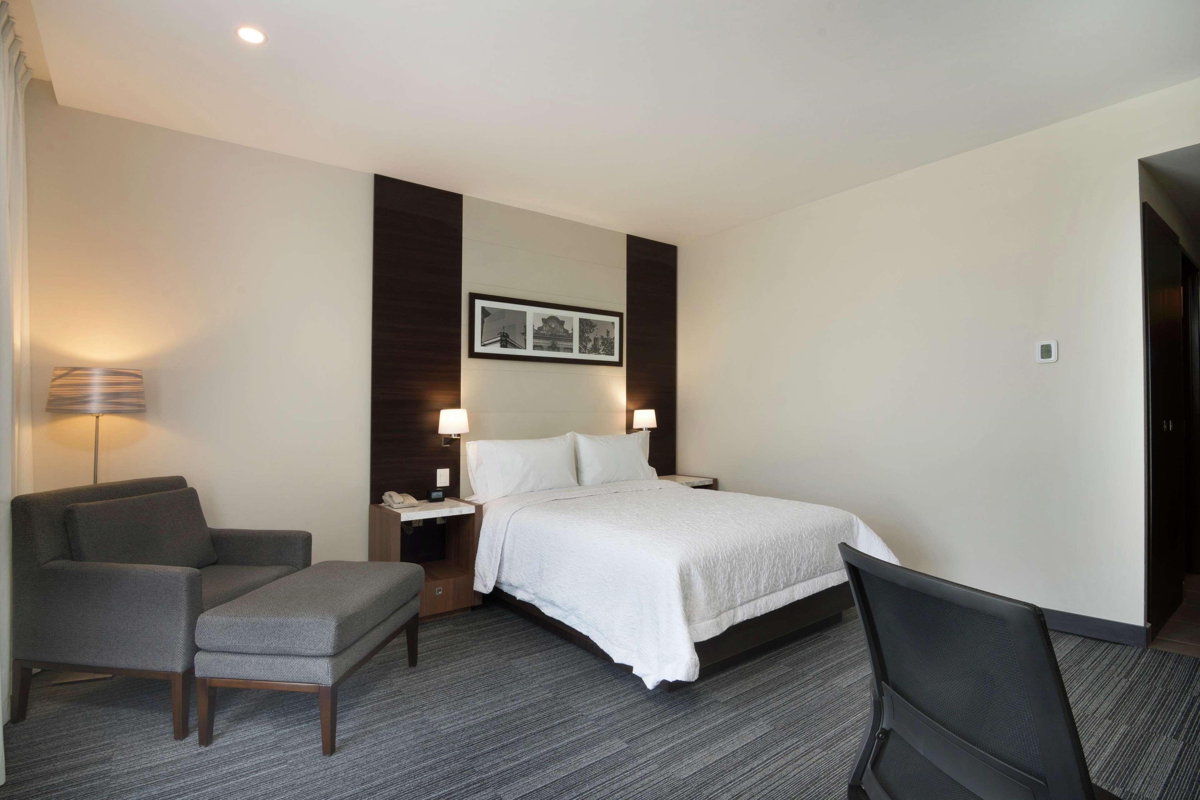 Hampton Inn And Suites San Luis Potosi Slp ภายนอก รูปภาพ