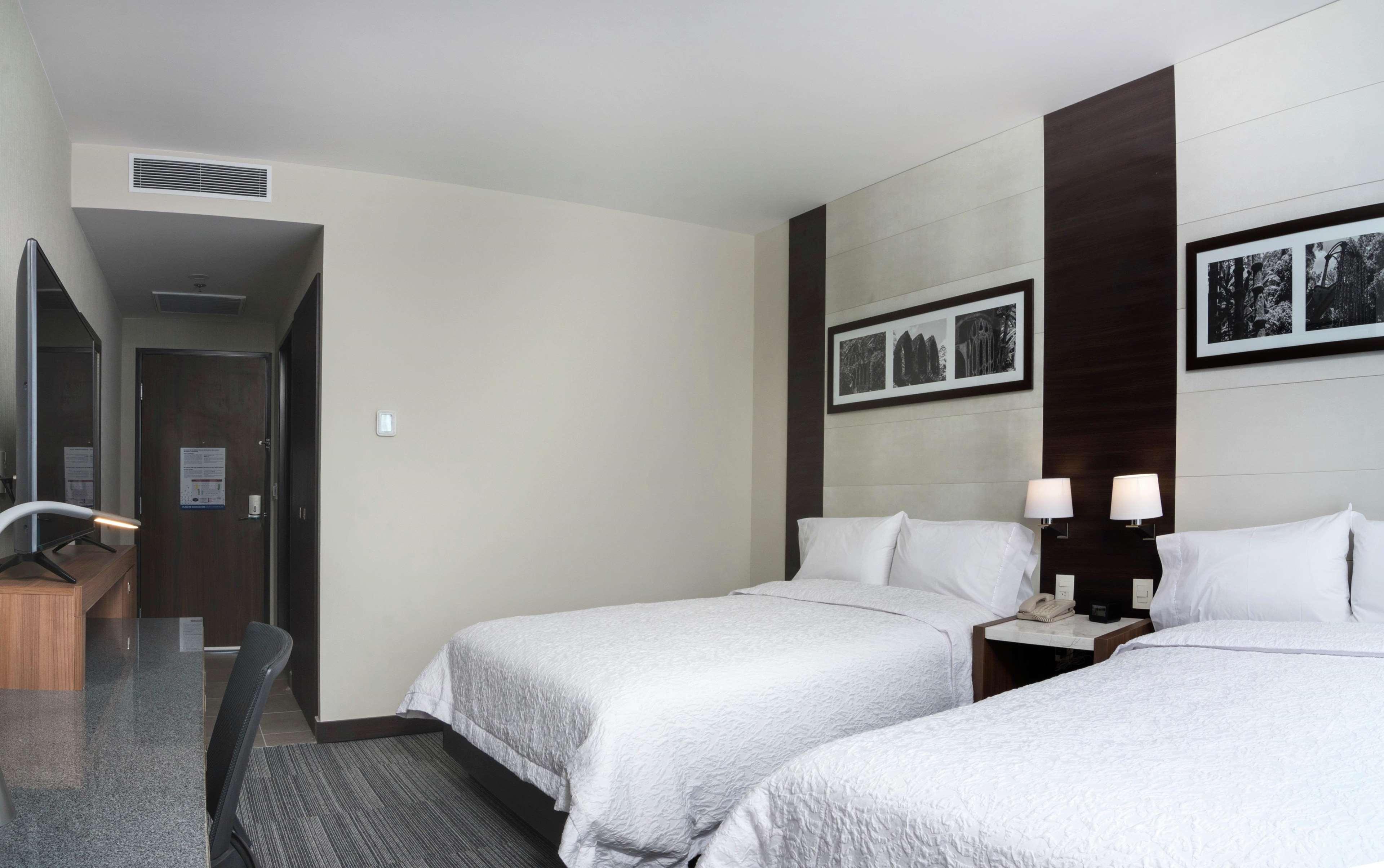 Hampton Inn And Suites San Luis Potosi Slp ภายนอก รูปภาพ