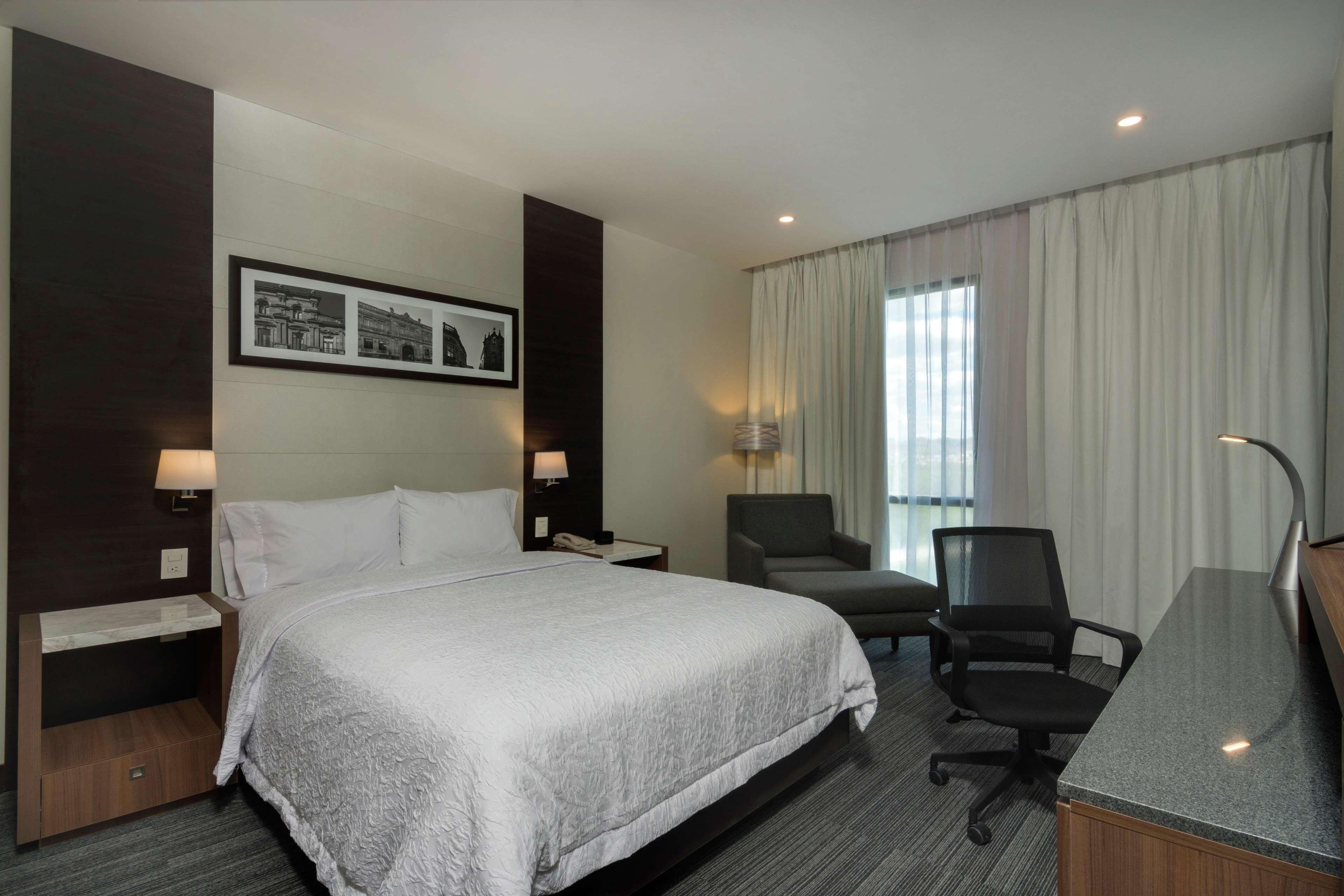 Hampton Inn And Suites San Luis Potosi Slp ภายนอก รูปภาพ