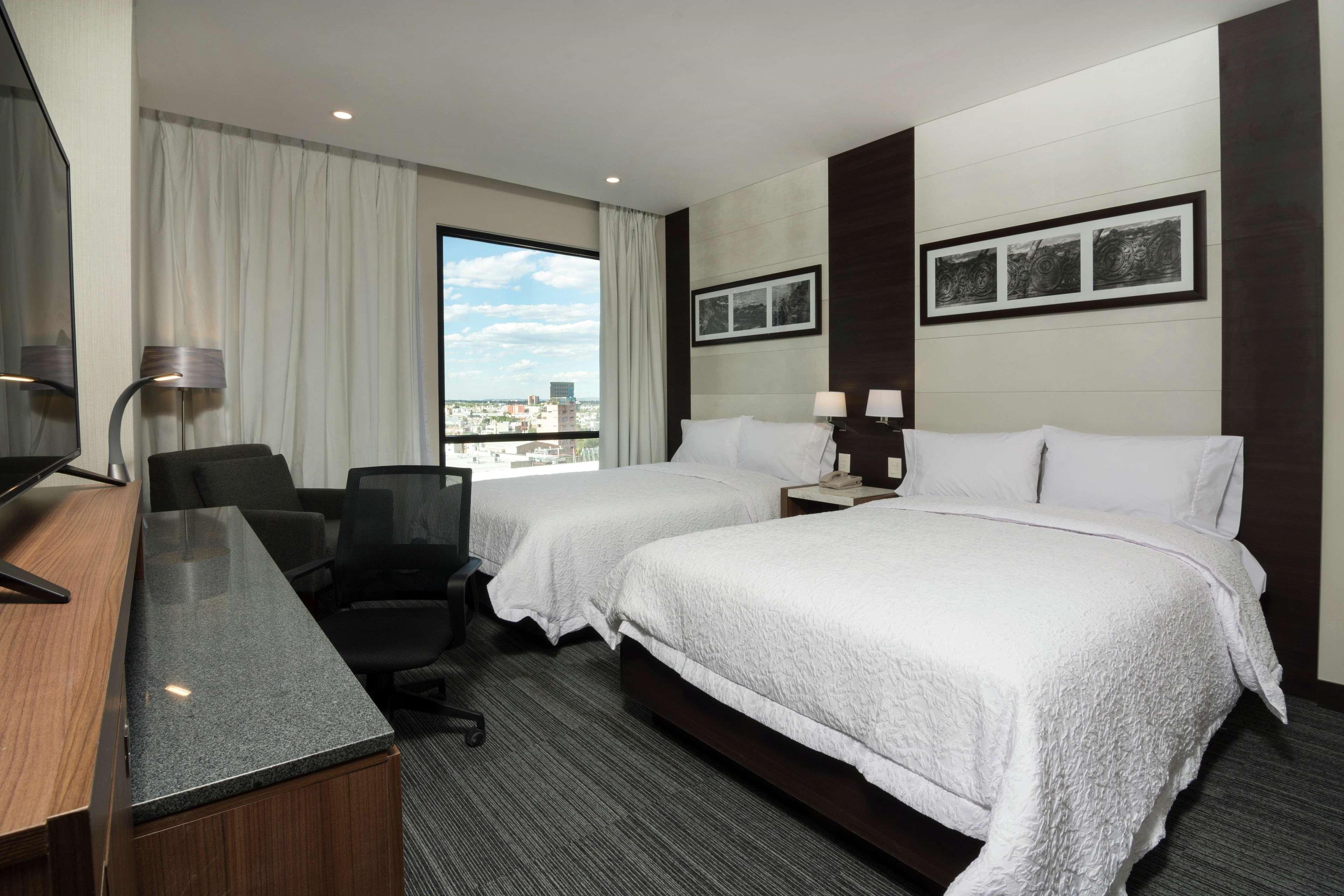 Hampton Inn And Suites San Luis Potosi Slp ภายนอก รูปภาพ