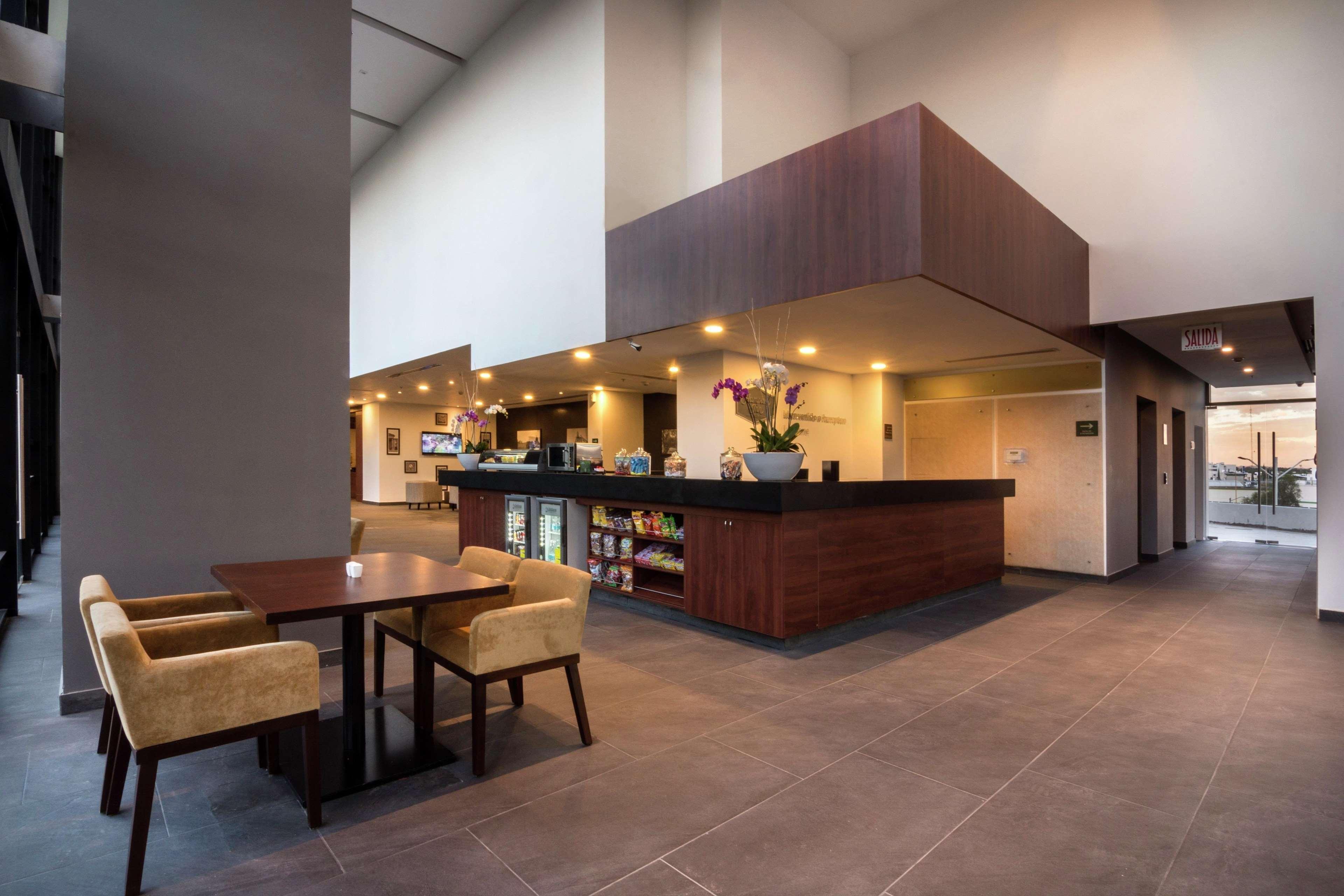 Hampton Inn And Suites San Luis Potosi Slp ภายนอก รูปภาพ