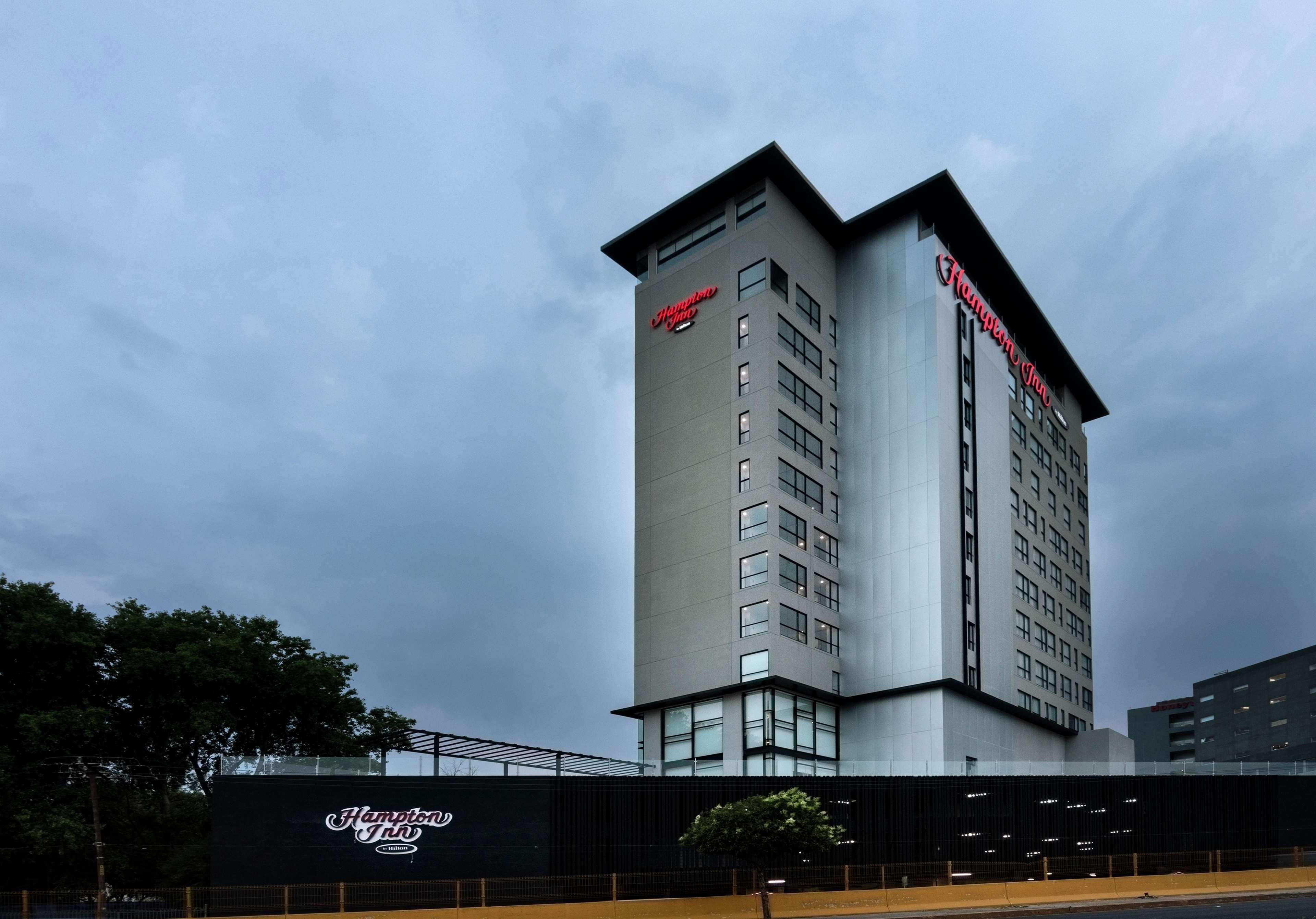 Hampton Inn And Suites San Luis Potosi Slp ภายนอก รูปภาพ