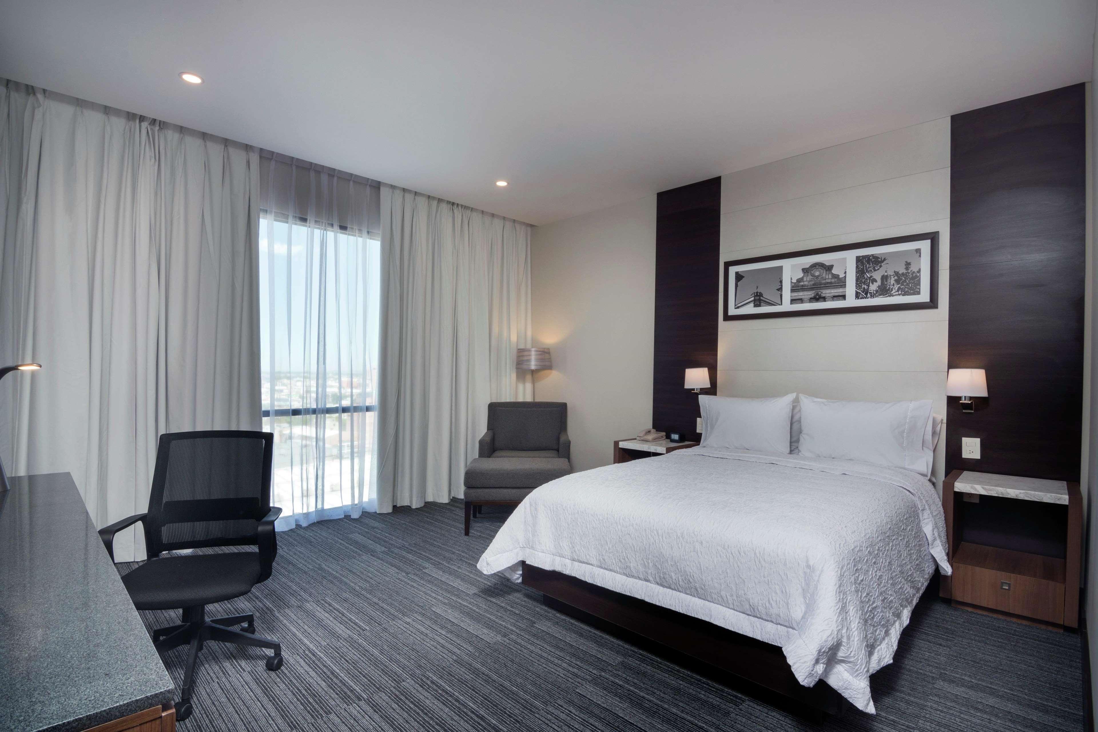 Hampton Inn And Suites San Luis Potosi Slp ภายนอก รูปภาพ