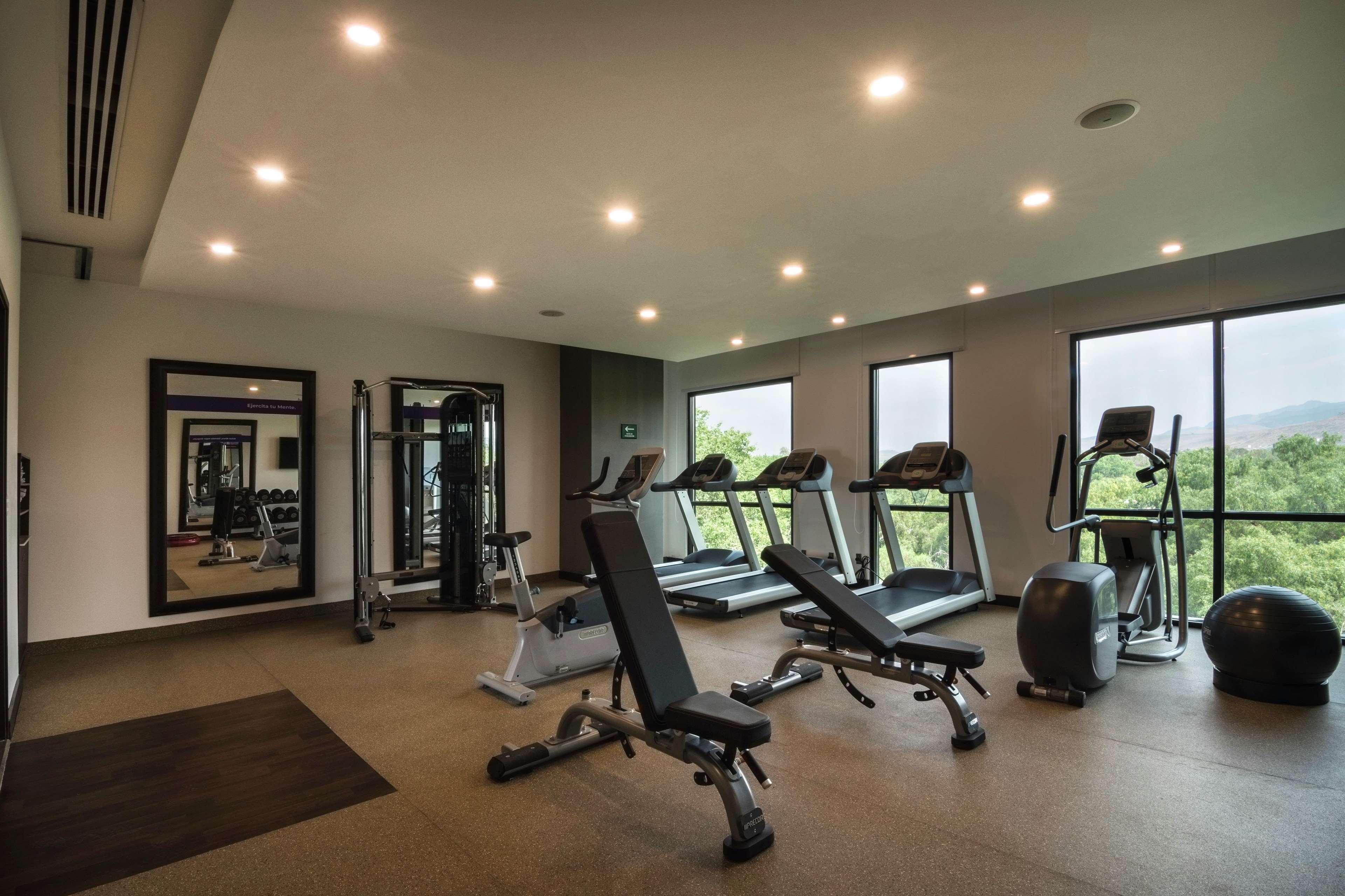 Hampton Inn And Suites San Luis Potosi Slp ภายนอก รูปภาพ