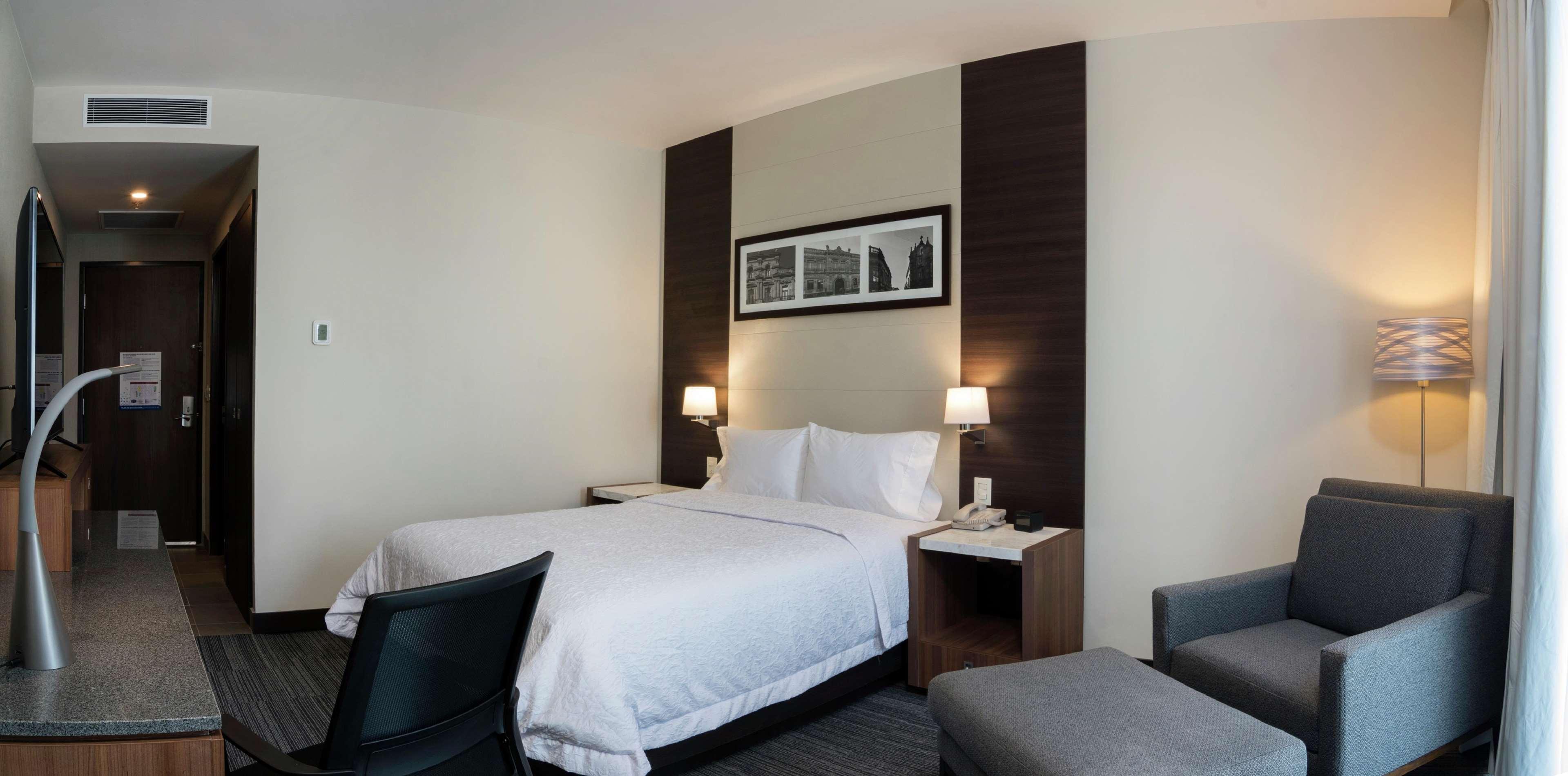 Hampton Inn And Suites San Luis Potosi Slp ภายนอก รูปภาพ